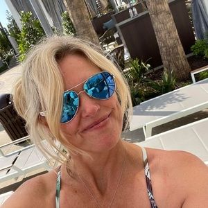 Meet your Posher, Christy